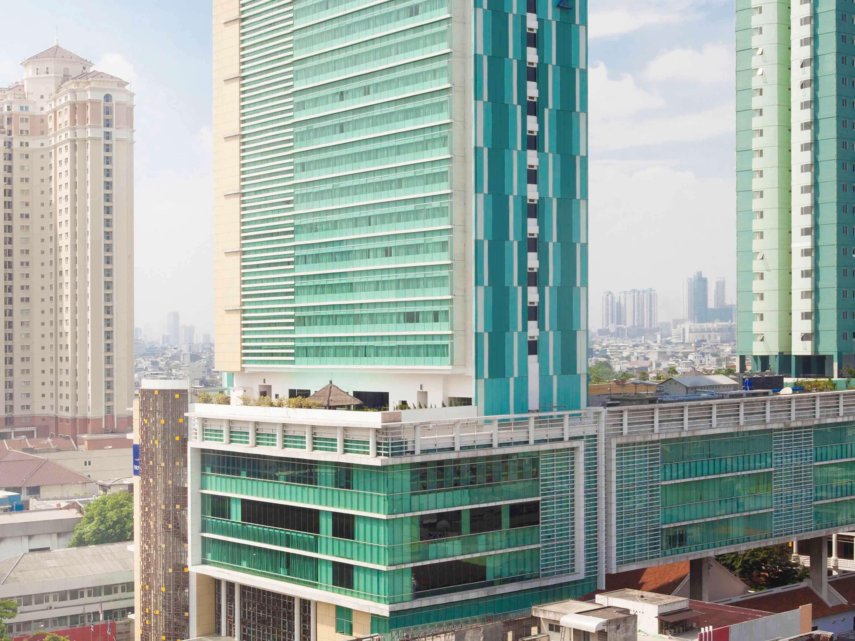 Novotel Jakarta Gajah Mada Екстер'єр фото