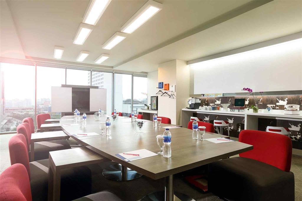 Novotel Jakarta Gajah Mada Екстер'єр фото