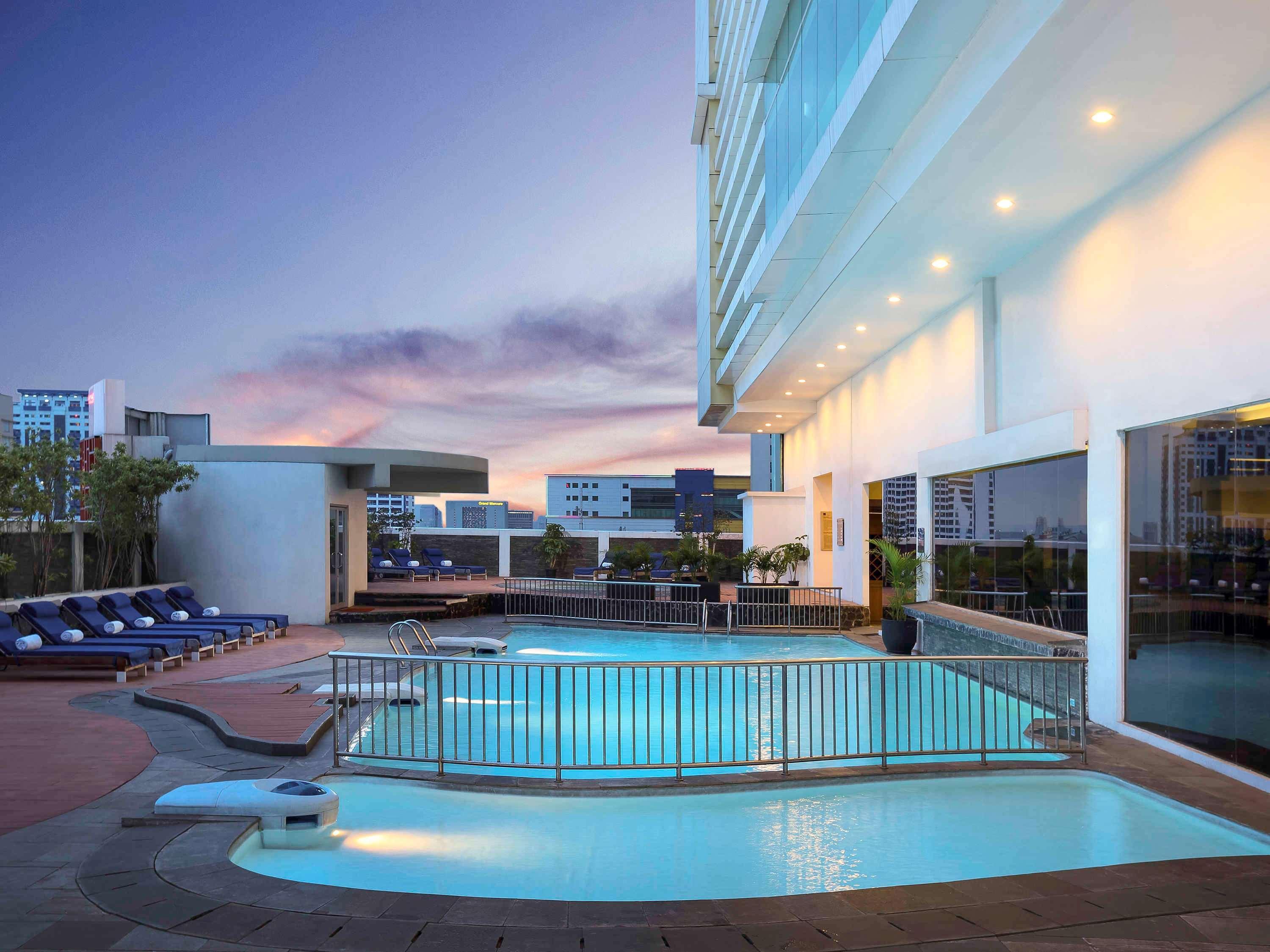 Novotel Jakarta Gajah Mada Екстер'єр фото