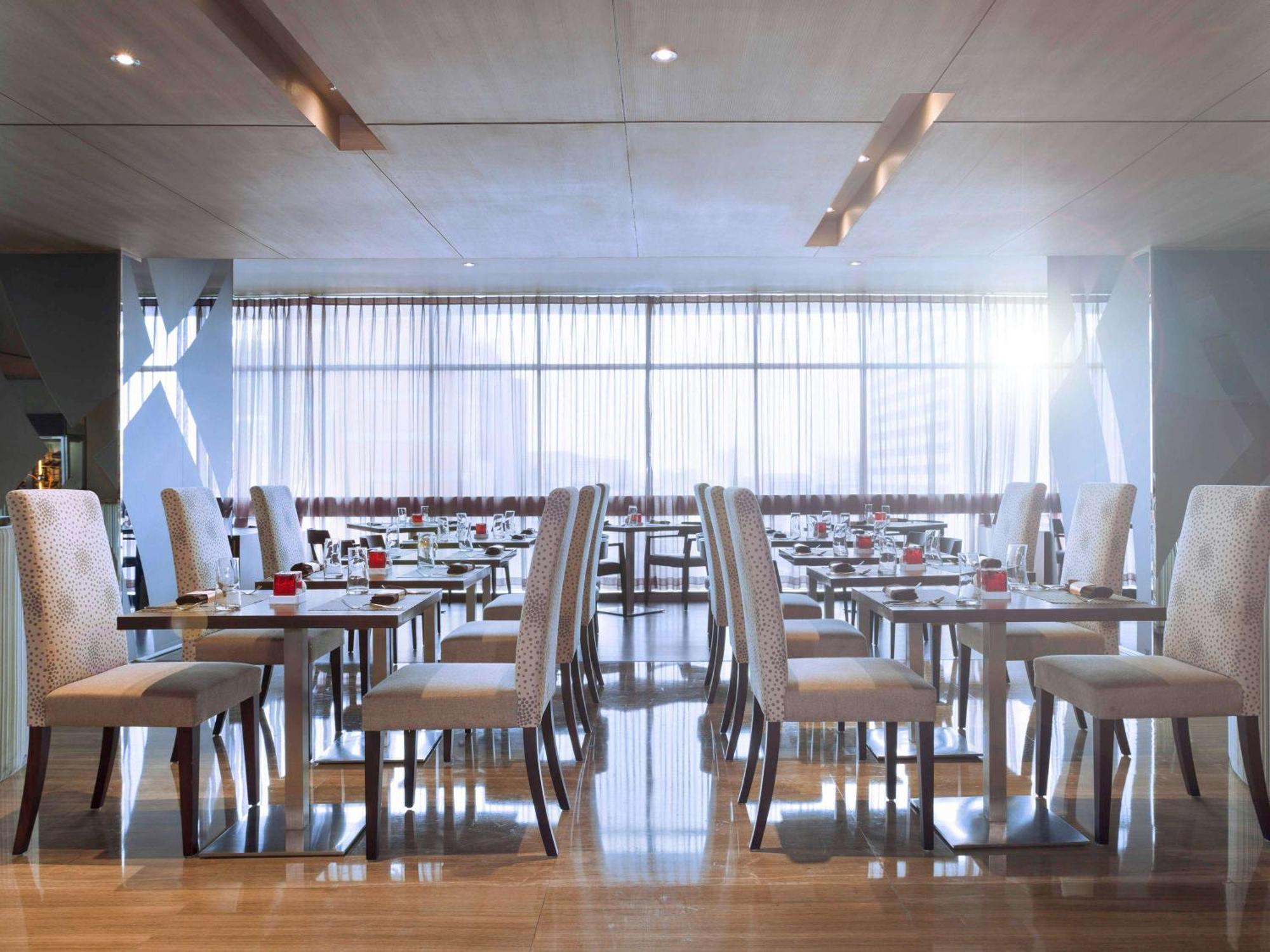 Novotel Jakarta Gajah Mada Екстер'єр фото