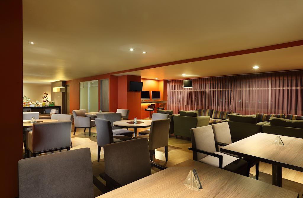 Novotel Jakarta Gajah Mada Екстер'єр фото