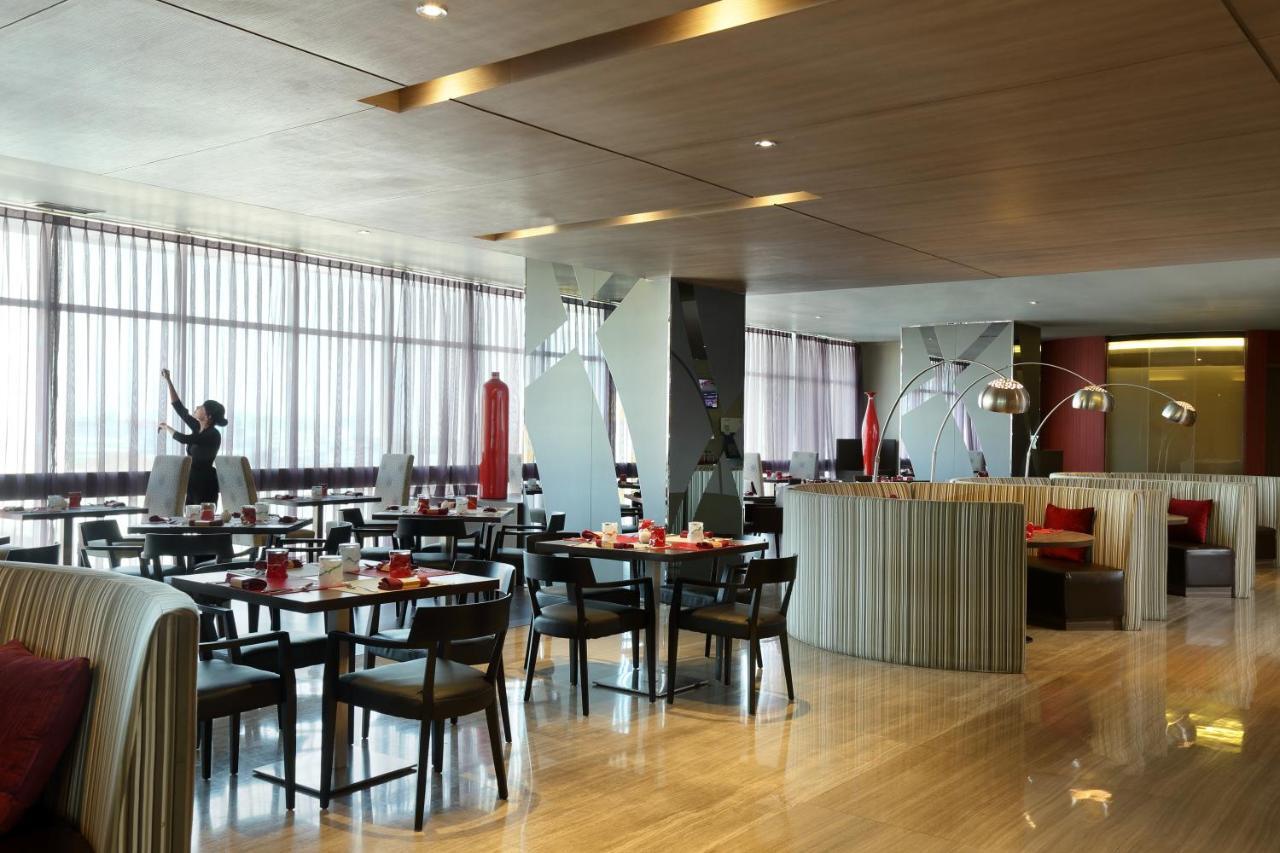 Novotel Jakarta Gajah Mada Екстер'єр фото