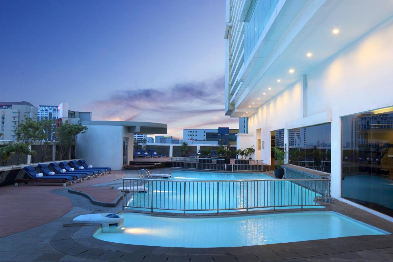 Novotel Jakarta Gajah Mada Екстер'єр фото
